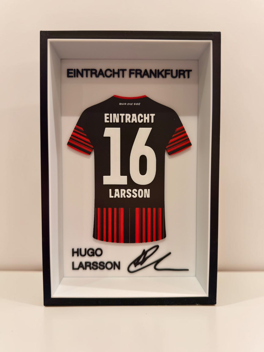 Hugo Larsson - Eintracht Frankfurt