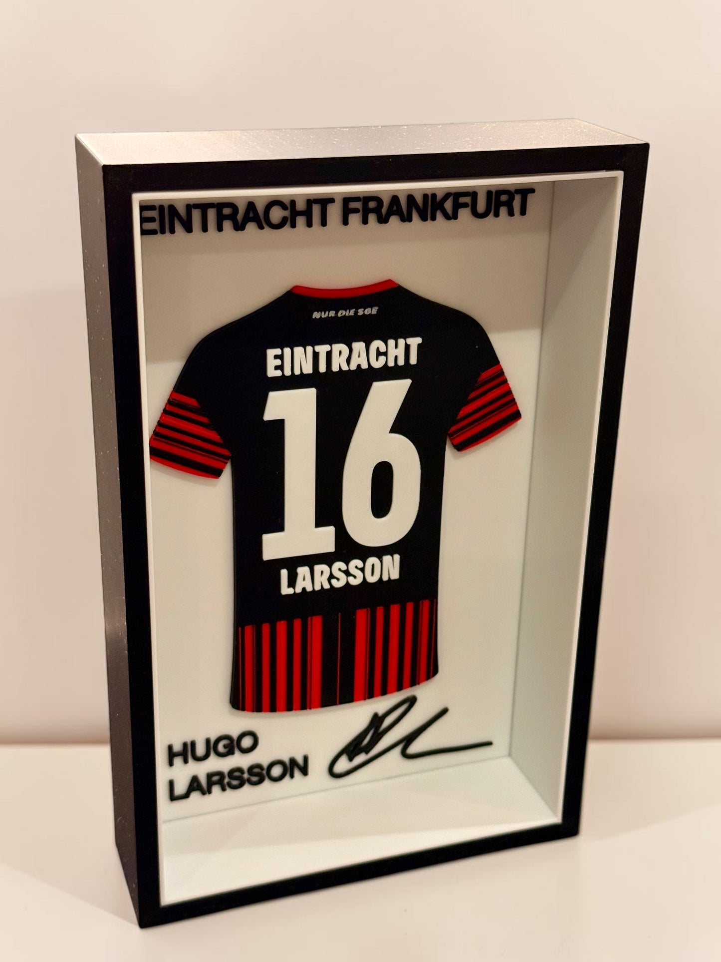 Hugo Larsson - Eintracht Frankfurt